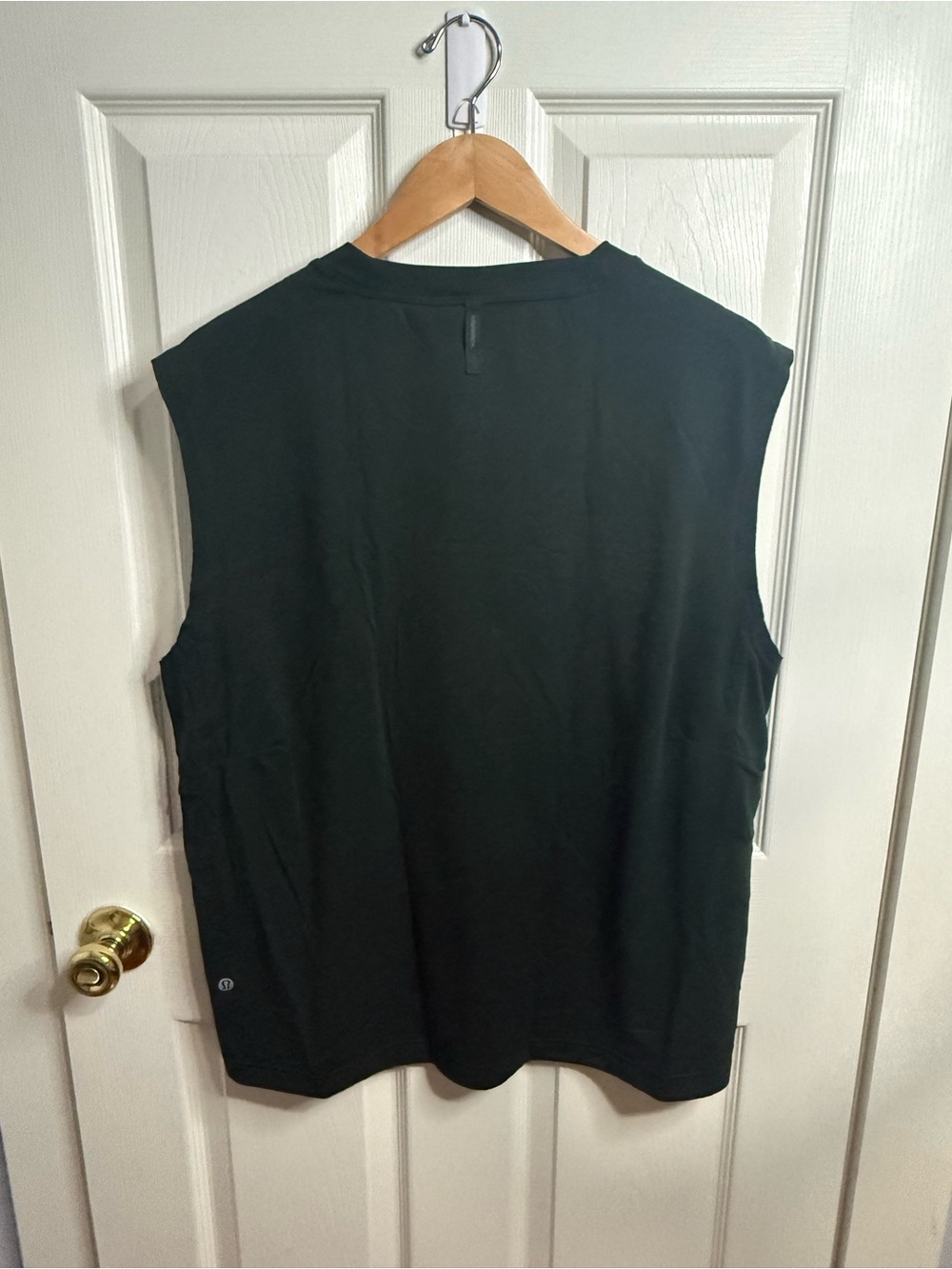 LULULEMON Men’s Sleeveless EasySet training tee - Picture 3 of 3